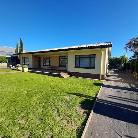 Dagbreek Hotel Beaufort West Exterior foto